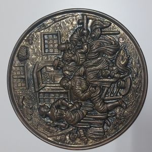 Large Antique/Vintage Brass Wall Charger/Plaque